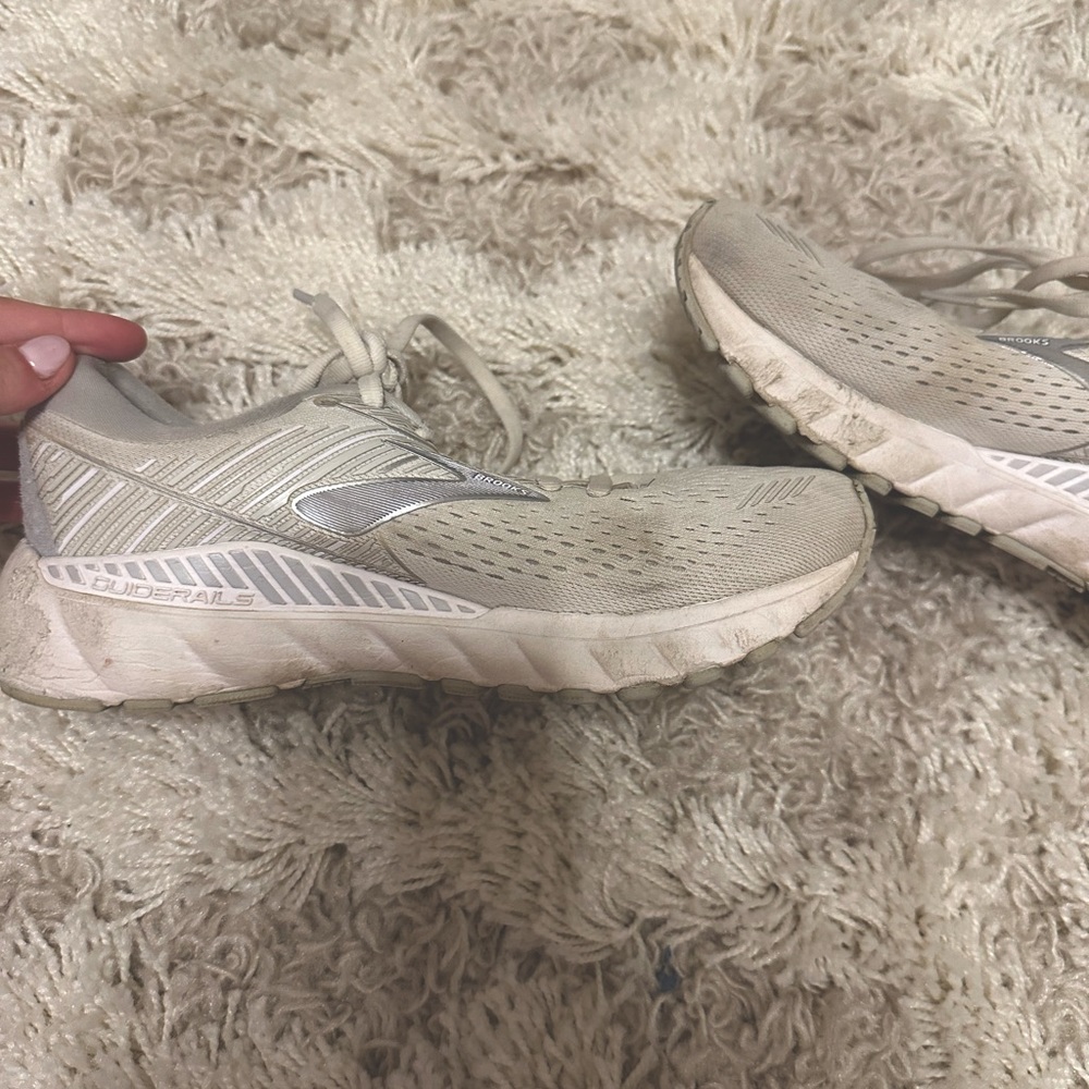 Brooks tennis shoes